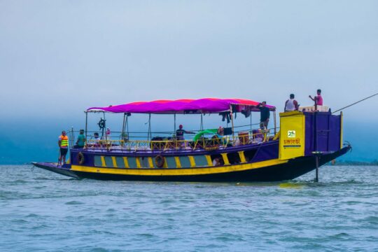 টাঙ্গুয়ার হাওর নৌকা